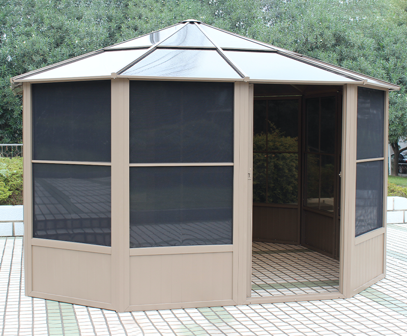 Phòng tắm nắng 12x12ft với mái kim loại và cửa trượt